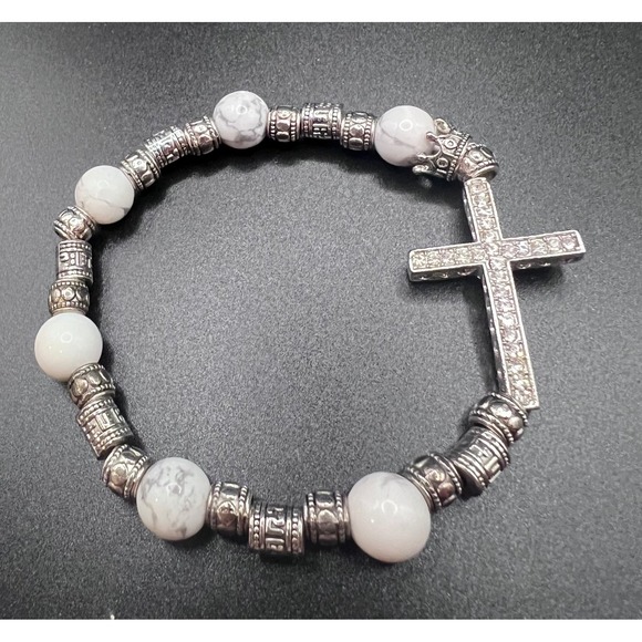 Christian Cross Stretch Bracelet White Beads Silver Tone size 7.5 - Picture 5 of 5